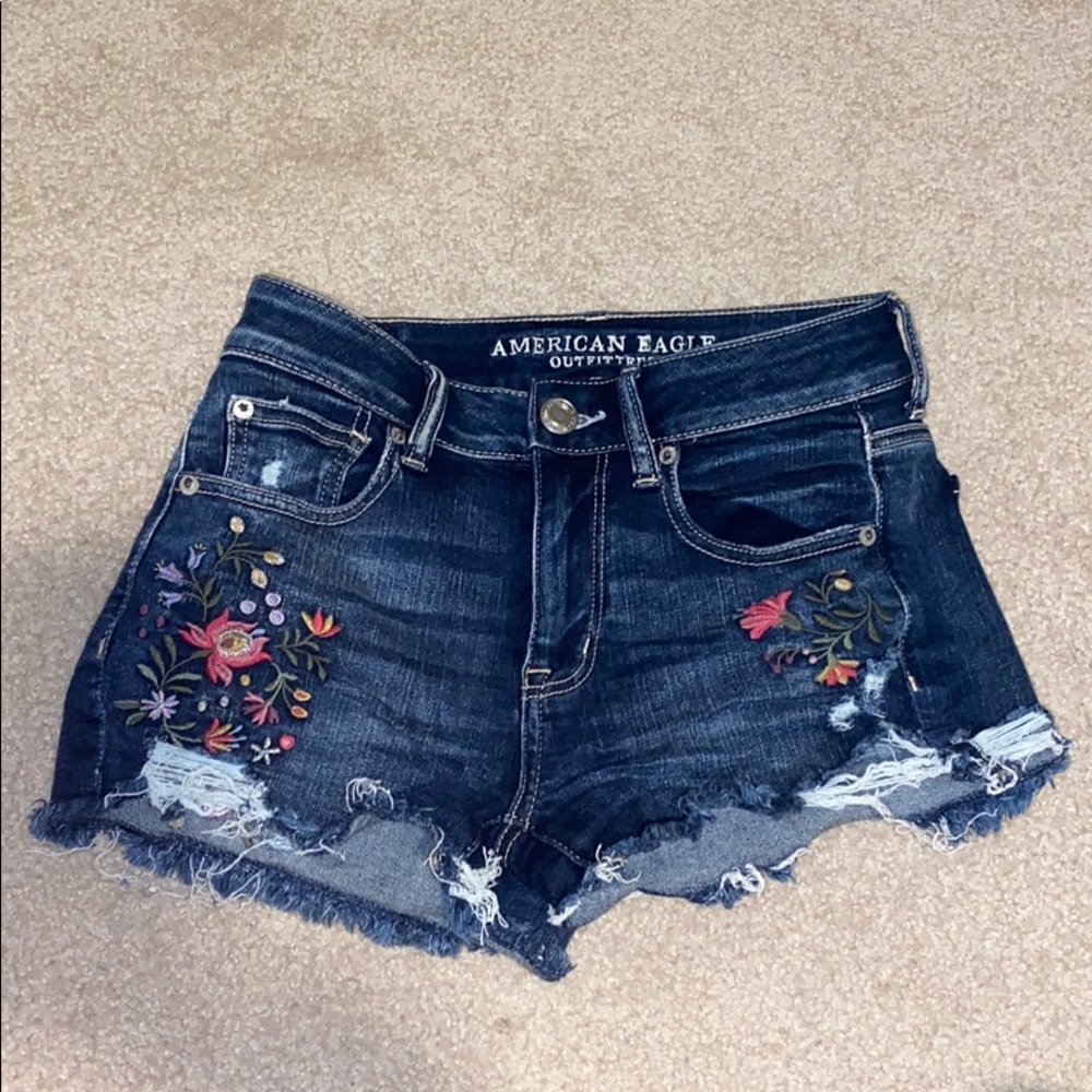 American Eagle dark blue hi-rise shortie w/flowers